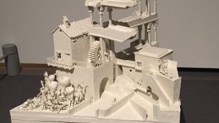 エッシャー「滝」の立体模型