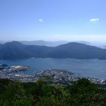 宮島を一望！瀬戸内海の多島美を楽しめる「経小屋山」は頂上まで車で行けます