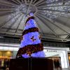 広島駅北口に巨大なクリスマスツリーが登場！本日11/8(金)の点灯式ではスラィリーも来場