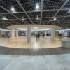 床やベンチに広島県産木材が使われ温かい空間へとリニューアルした「シャレオ中央広場」
