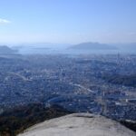 高尾山中腹に観音様が！広島市内を一望できる絶景が見事な「岩谷観音跡」